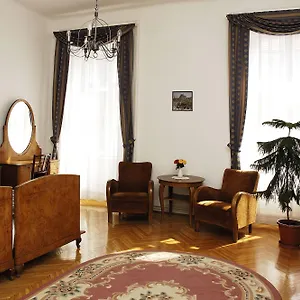 κάντε κράτηση εδώ