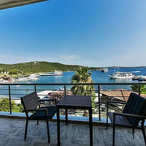 κάντε κράτηση εδώ